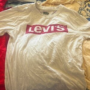 Levi’s size medium kids tee shirt has some stains
